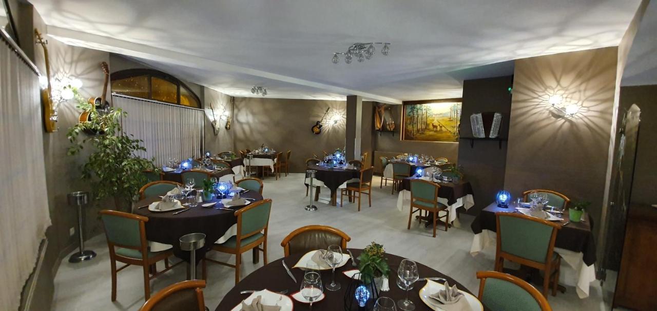 Logis Hotel Saint-Hubert 쿠르-슈베르니 외부 사진