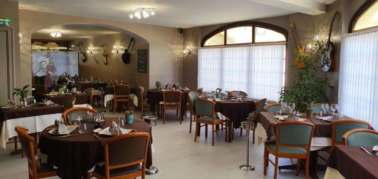 Logis Hotel Saint-Hubert 쿠르-슈베르니 외부 사진