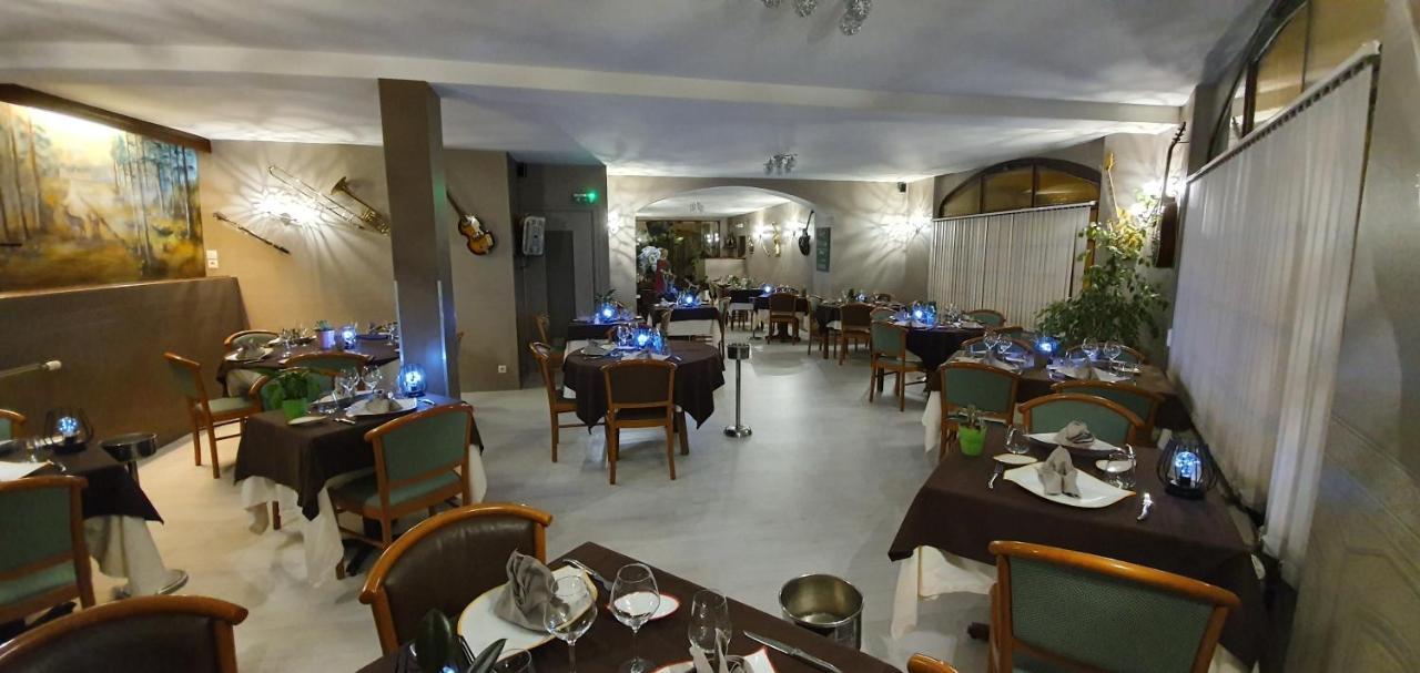 Logis Hotel Saint-Hubert 쿠르-슈베르니 외부 사진