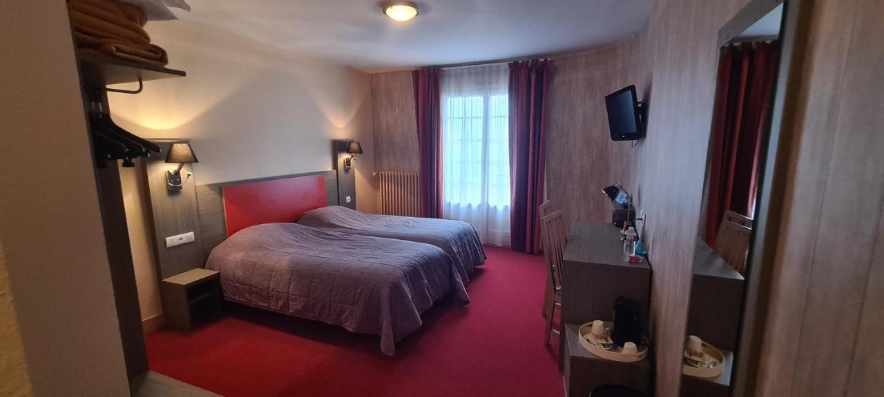 Logis Hotel Saint-Hubert 쿠르-슈베르니 외부 사진