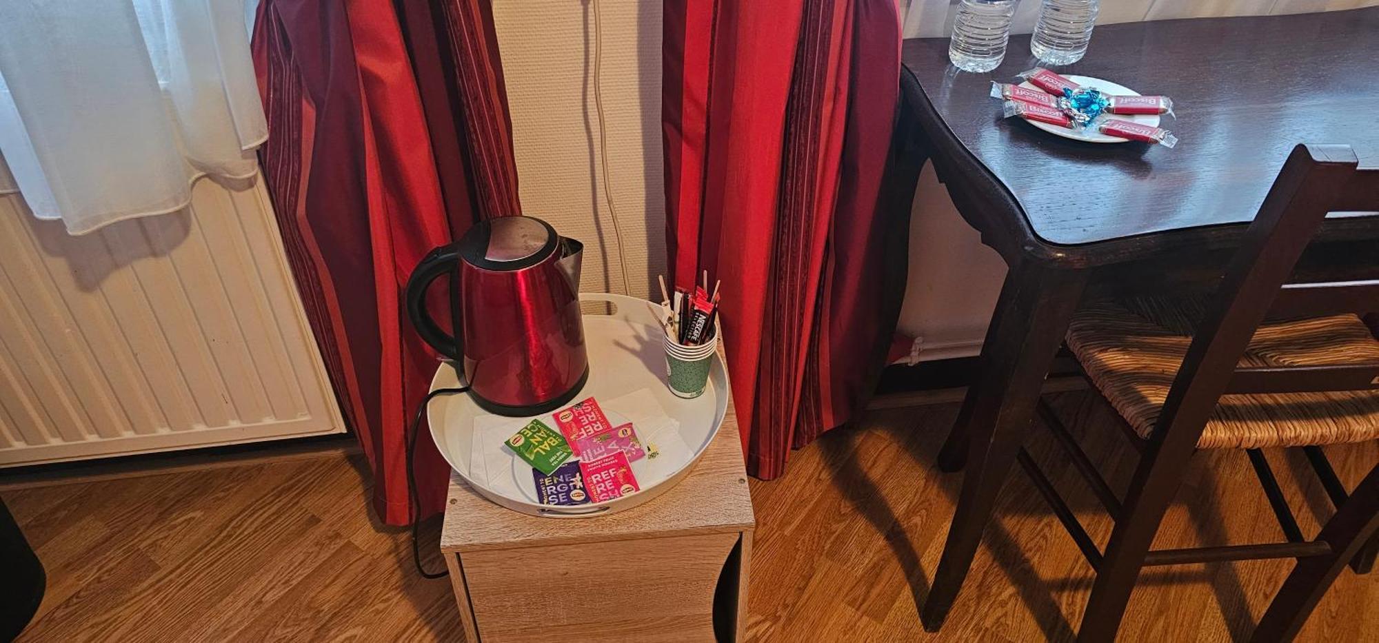 Logis Hotel Saint-Hubert 쿠르-슈베르니 외부 사진