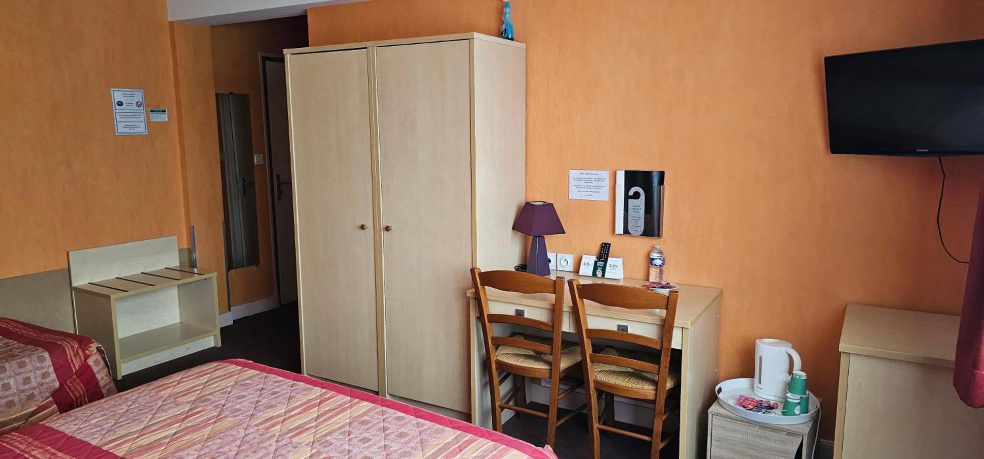 Logis Hotel Saint-Hubert 쿠르-슈베르니 외부 사진