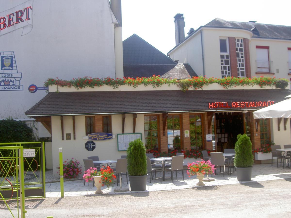 Logis Hotel Saint-Hubert 쿠르-슈베르니 외부 사진