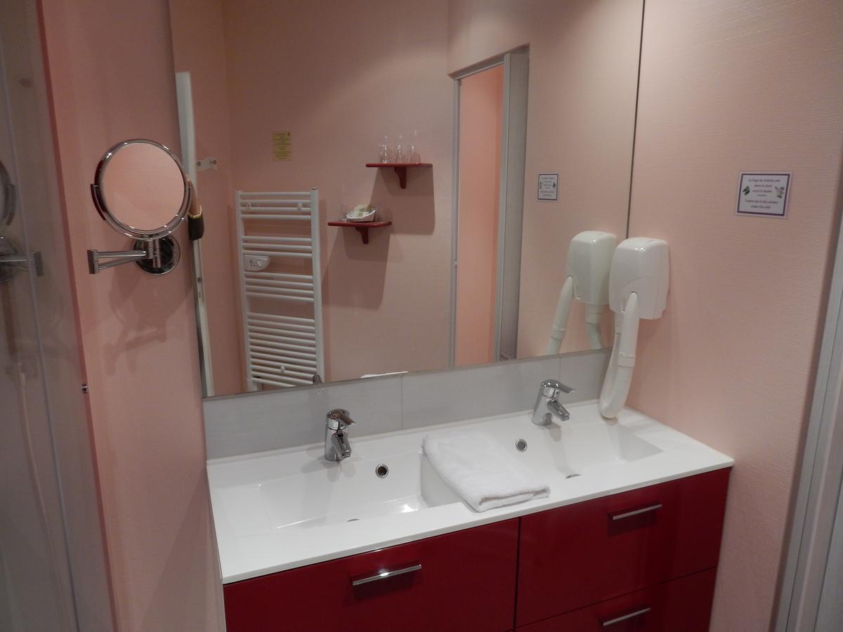 Logis Hotel Saint-Hubert 쿠르-슈베르니 외부 사진