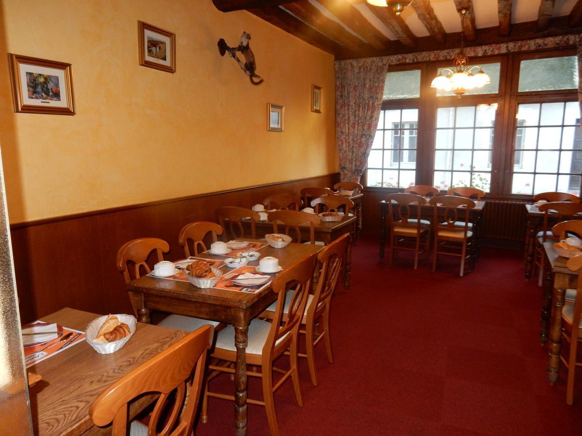 Logis Hotel Saint-Hubert 쿠르-슈베르니 외부 사진