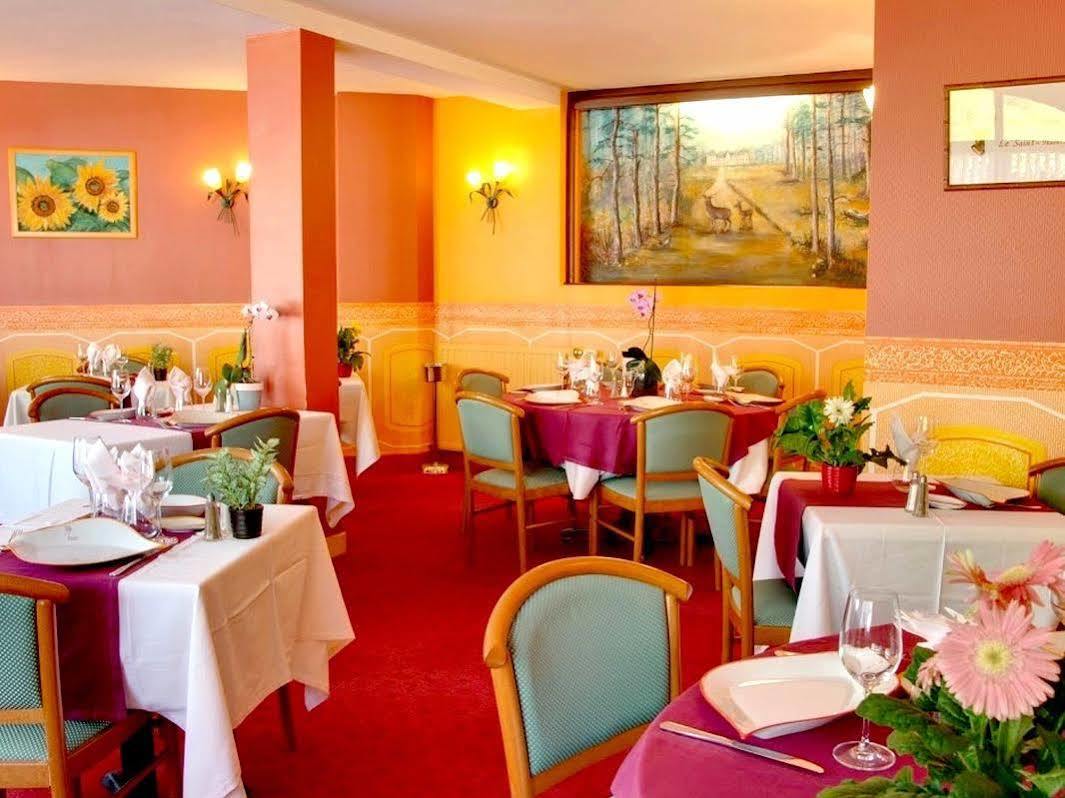Logis Hotel Saint-Hubert 쿠르-슈베르니 외부 사진