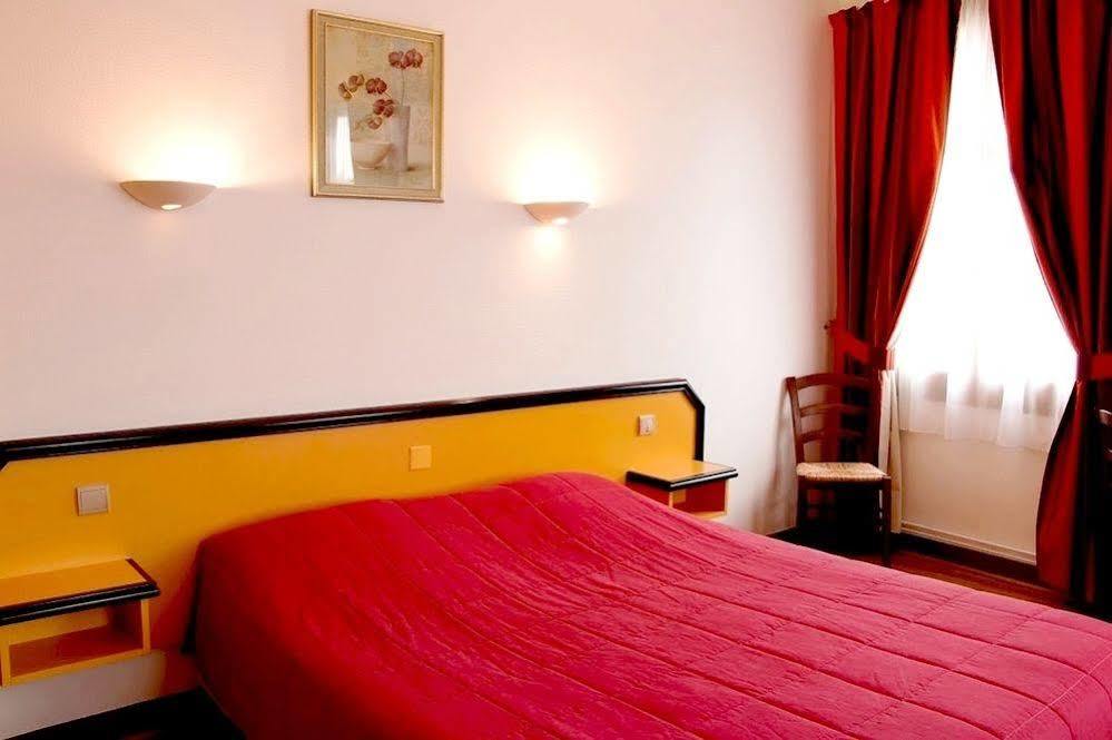 Logis Hotel Saint-Hubert 쿠르-슈베르니 외부 사진