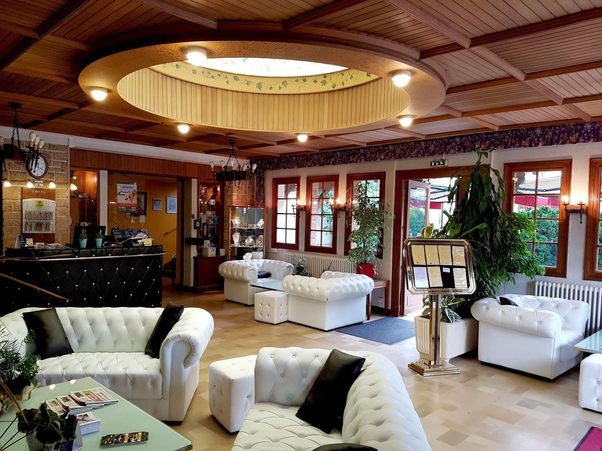 Logis Hotel Saint-Hubert 쿠르-슈베르니 외부 사진